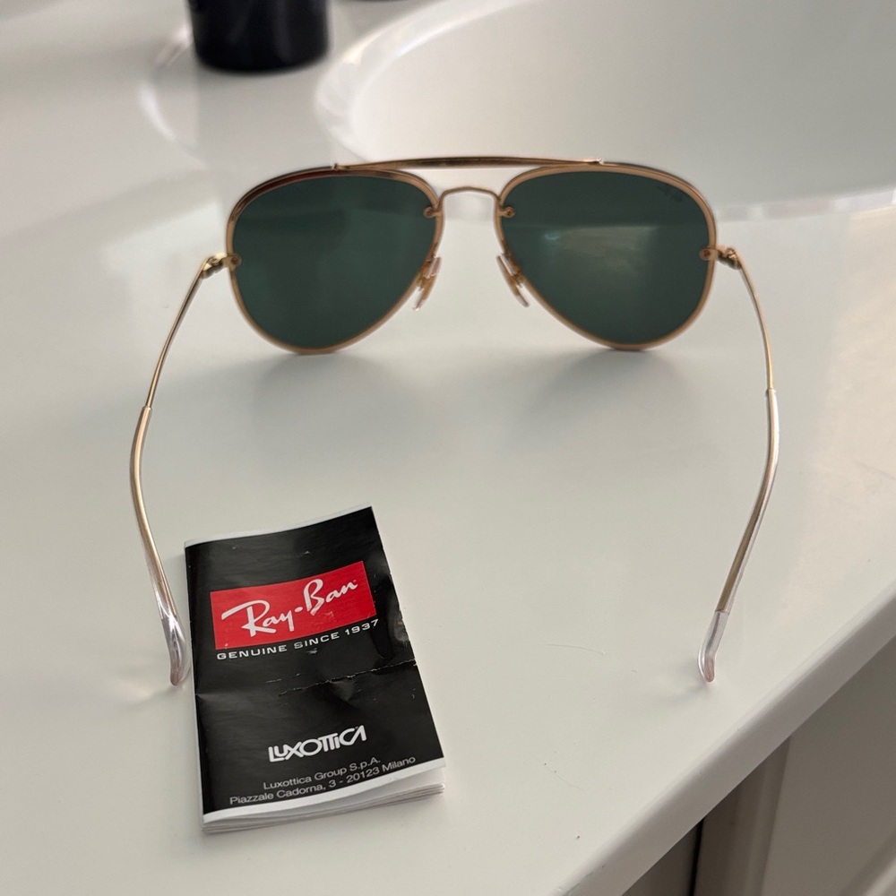 Ray-Ban Gold Frame Sunglasses with Dark Lenses - Picture 4 of 4